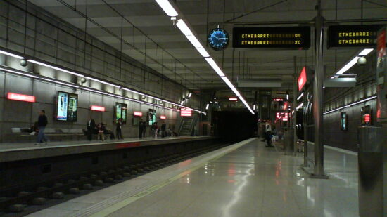 El Metro celebra su 30º aniversario con una sorpresa: nace un bebé en San Inazio, el segundo en su historia