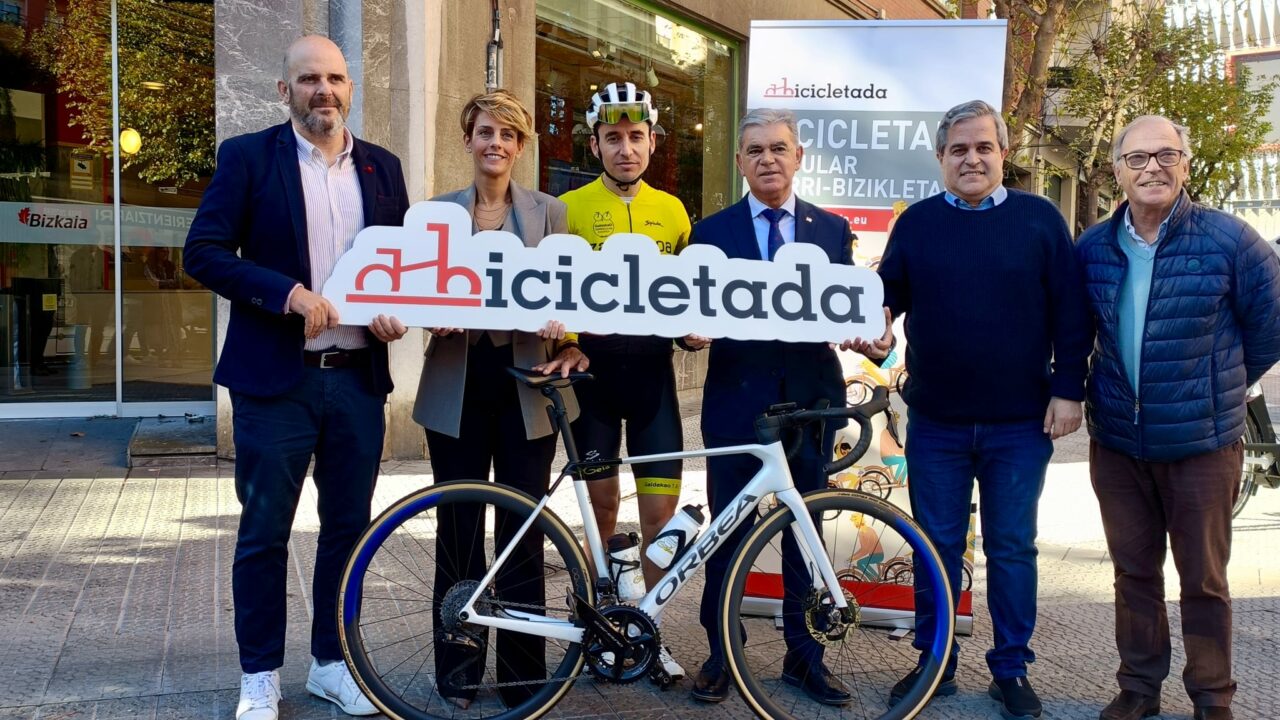 Bilbao pedalea por la solidaridad con la VIII Bicicletada Rural Kutxa de este domingo