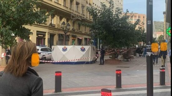Fallece una mujer de unos 80 años en pleno centro de Bilbao