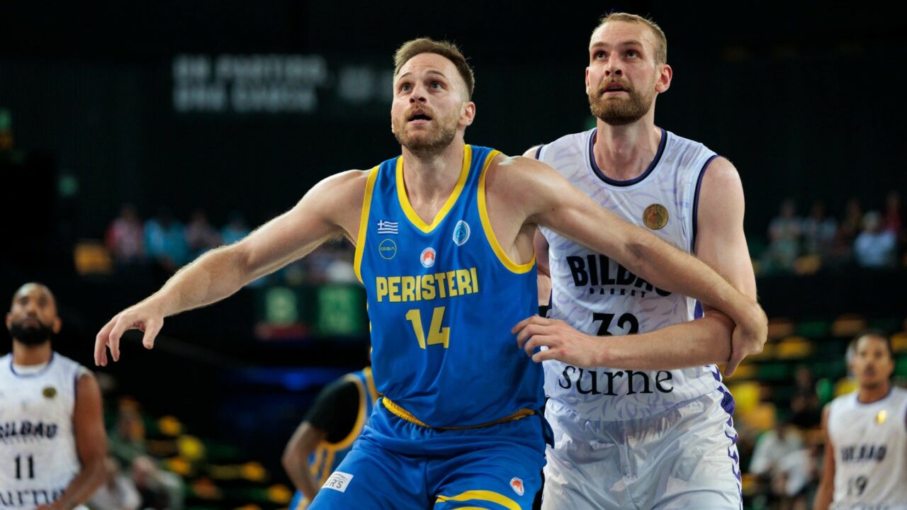 El Surne Bilbao Basket vence y convence ante el Peristeri