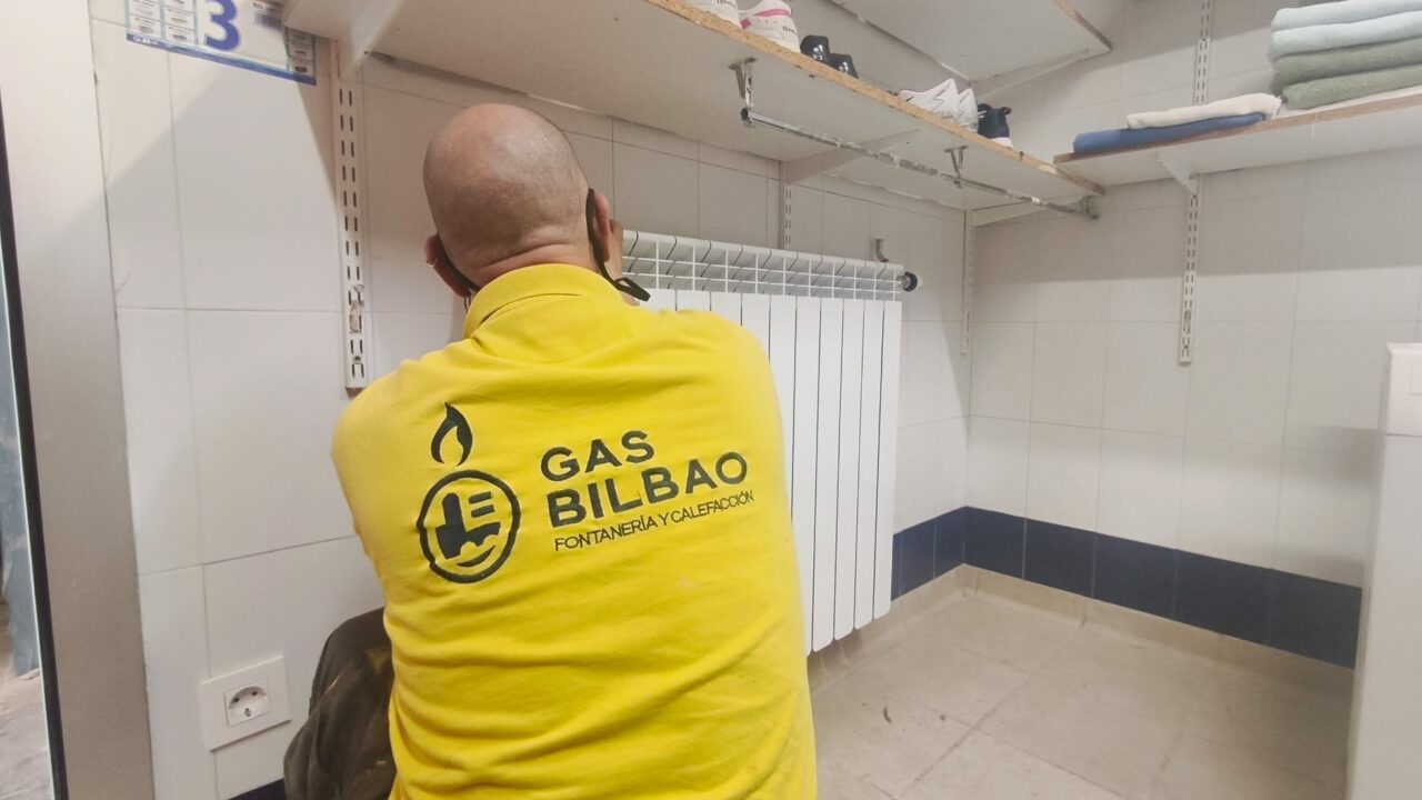 Un experto desmonta el mito del purgado de radiadores ante la llegada del frío