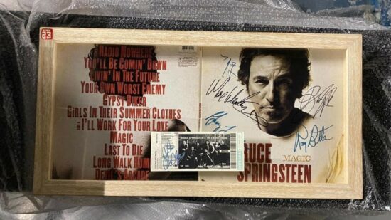 Si eres fan de Bruce Springsteen y tienes 10.000 euros puedes adquirir esta reliquia made in Bilbao