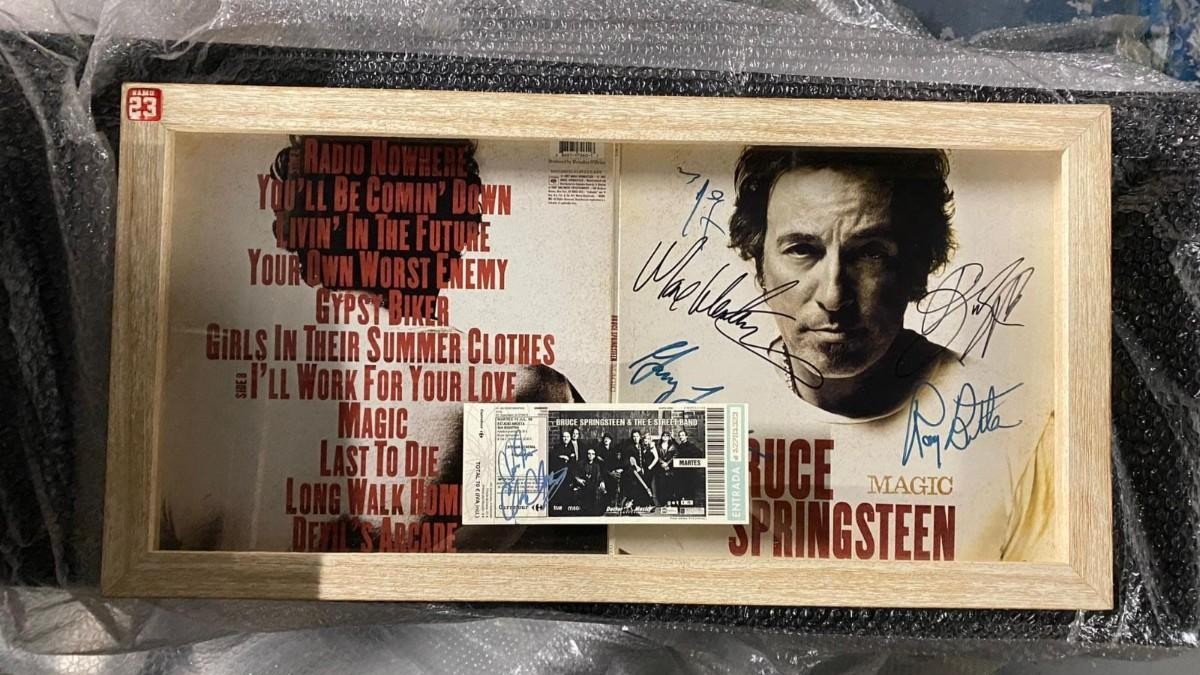 Si eres fan de Bruce Springsteen y tienes 10.000 euros puedes adquirir esta reliquia made in Bilbao
