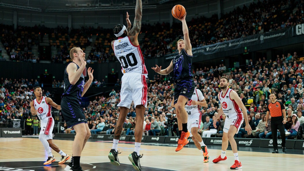 El Surne Bilbao Basket afina la puntería y arrolla al Casademont Zaragoza