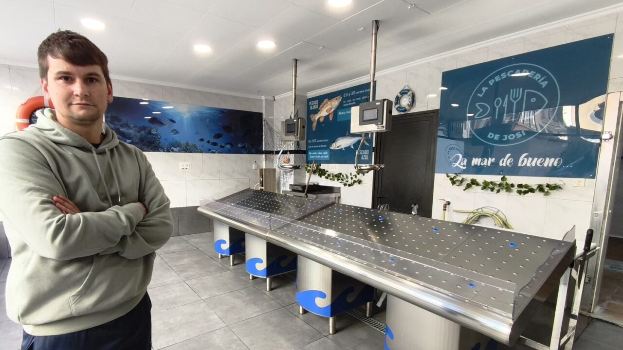 José Ignacio, el joven burgalés de 28 años que deja Mercadona para ‘salvar’ la única pescadería de su pueblo