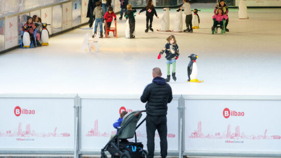 Llega la pista de hielo y el tobogán a Bilbao: horarios, precios y apertura