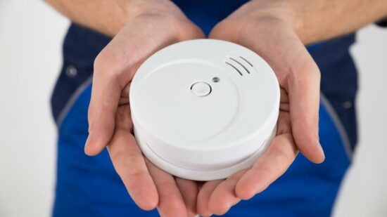 Sondika amplía el servicio gratuito de detectores de humo para mayores