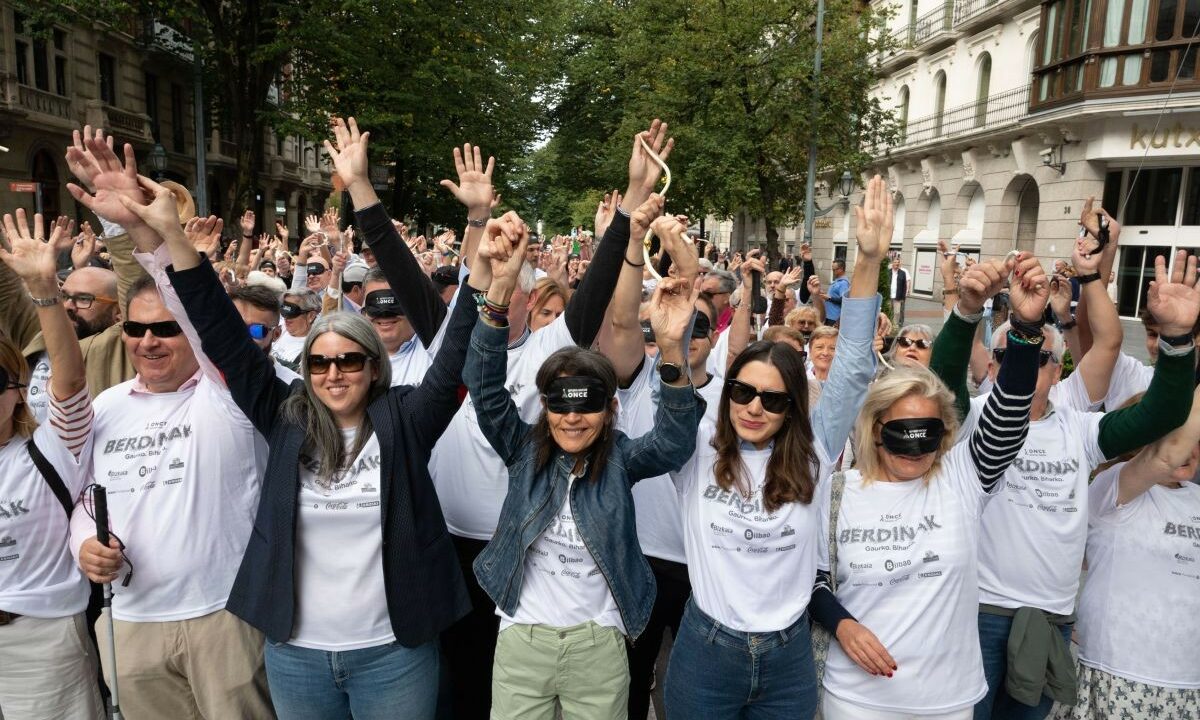 La Carrera de Cascabeles de la ONCE vuelve a Bilbao: correr sin ver para aprender a mirar