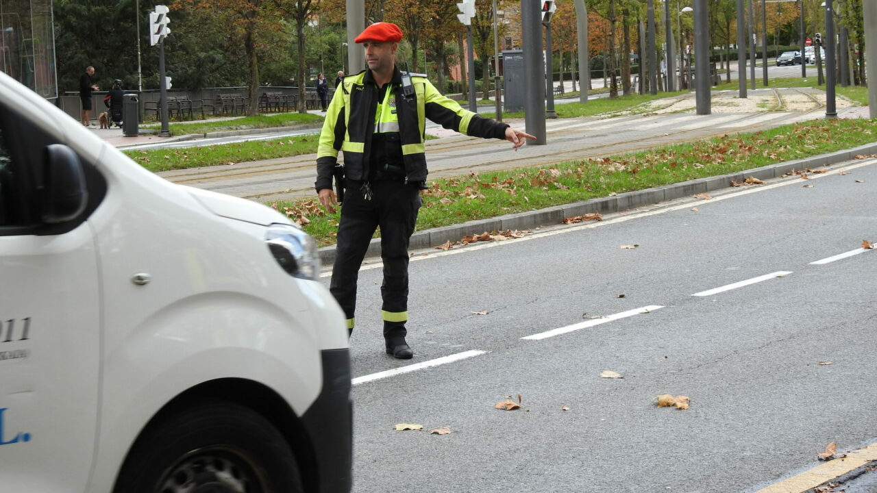 Bilbao activa una campaña para controlar el transporte de mercancías y reforzar la seguridad vial