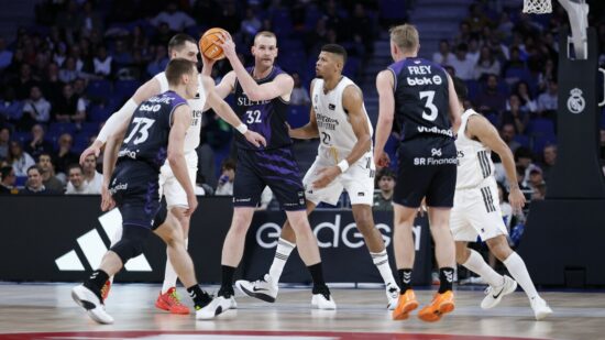 El Surne Bilbao Basket compite como nunca y pierde como siempre ante el Real Madrid