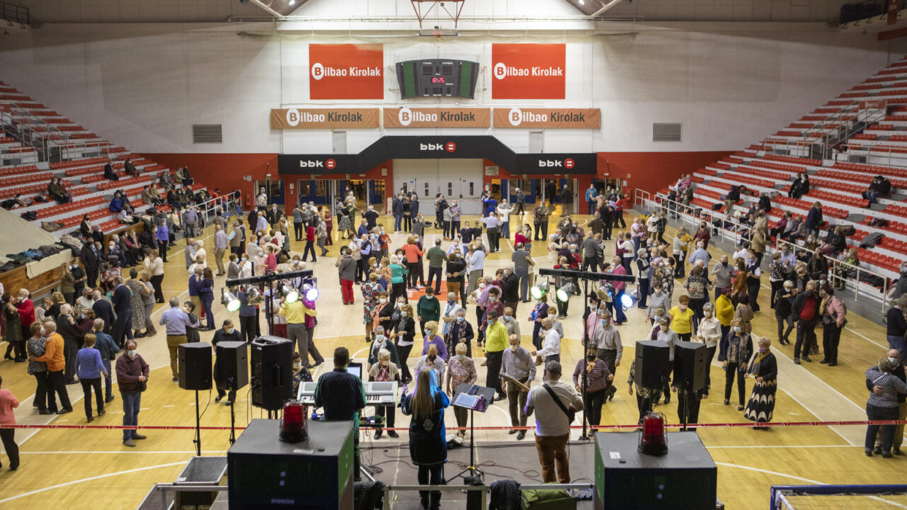 Los bailables de La Casilla cambian de escenario: adiós al aire libre