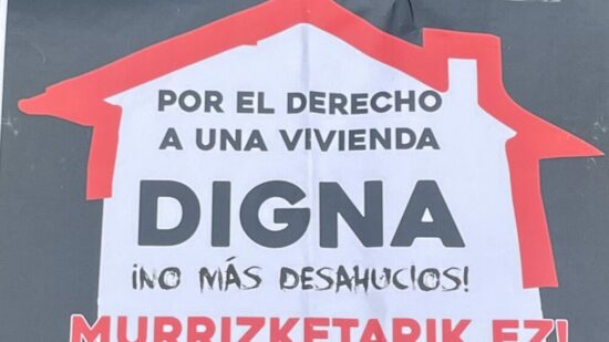 Organizaciones sociales de Bizkaia se manifiestan en Bilbao por el derecho a una vivienda digna