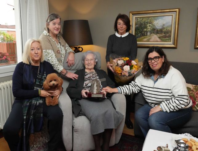 Ana María Cearra cumple 100 años y se convierte en una de las vecinas centenarias de Getxo