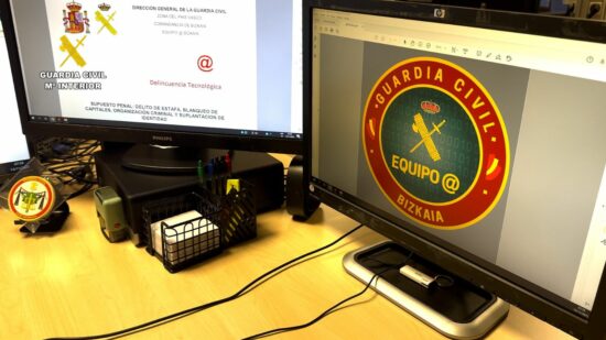 La Guardia Civil de Bizkaia desarticula un grupo criminal que estafaba a través de una web falsa de electrónica