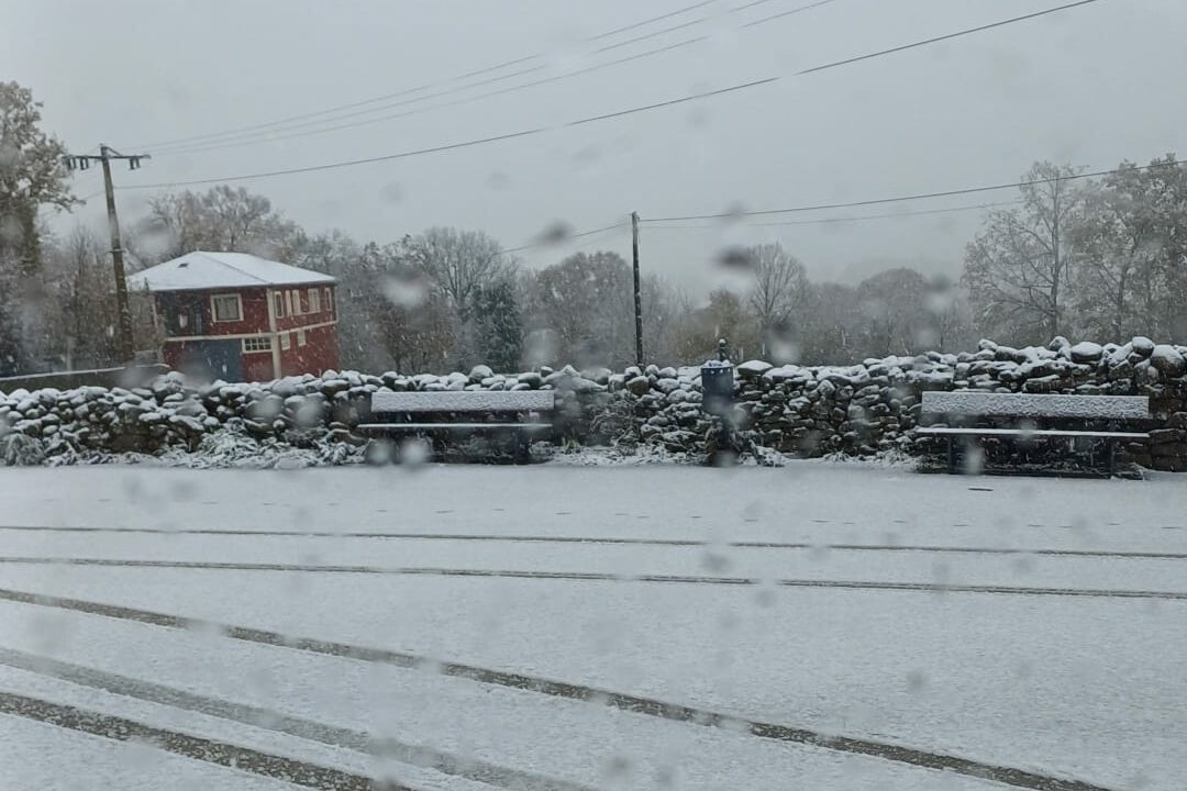 La nieve llega con fuerza a Espinosa de los Monteros: alerta naranja por nevadas en cotas bajas