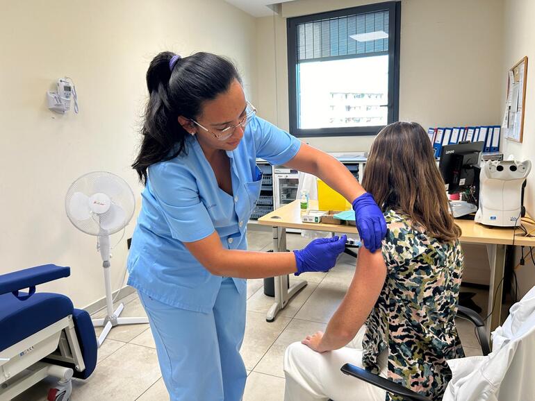 Osakidetza llama a vacunarse contra la gripe ante el aumento de casos y la llegada de las fiestas navideñas
