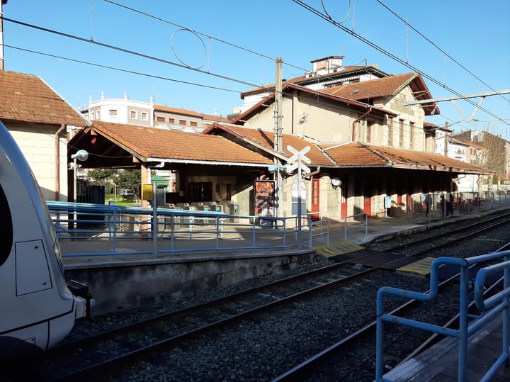 Fallece una persona tras ser arrollada por el tren en Gernika