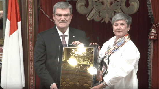 El Alcalde de Bilbao, Juan Mari Aburto recibe la Placa de Honor de Europa