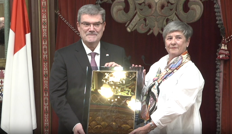 El Alcalde de Bilbao, Juan Mari Aburto recibe la Placa de Honor de Europa