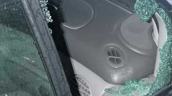 Detenidos dos hombres por robar en una decena de coches en Orduña: “Vienen por la noche, rompen los coches y al amanecer se marchan”