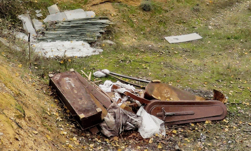 Paseo macabro: ataúdes apilados junto al cementerio alarman a los vecinos de este pueblo de Burgos