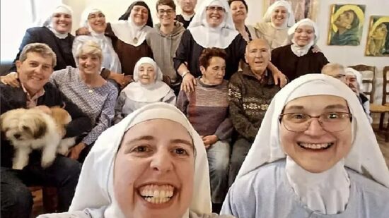 La Guardia Civil detiene a la exabadesa de Belorado