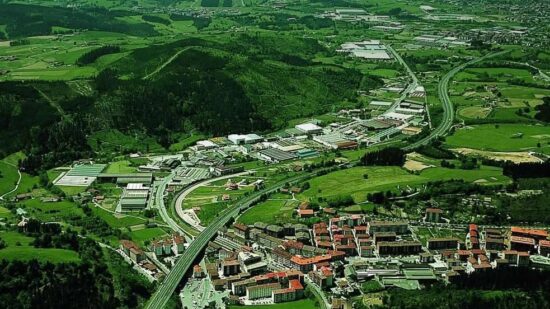 Tragedia en Berriz: un menor fallece y otro resulta herido tras ser atropellados por un Bizkaibus