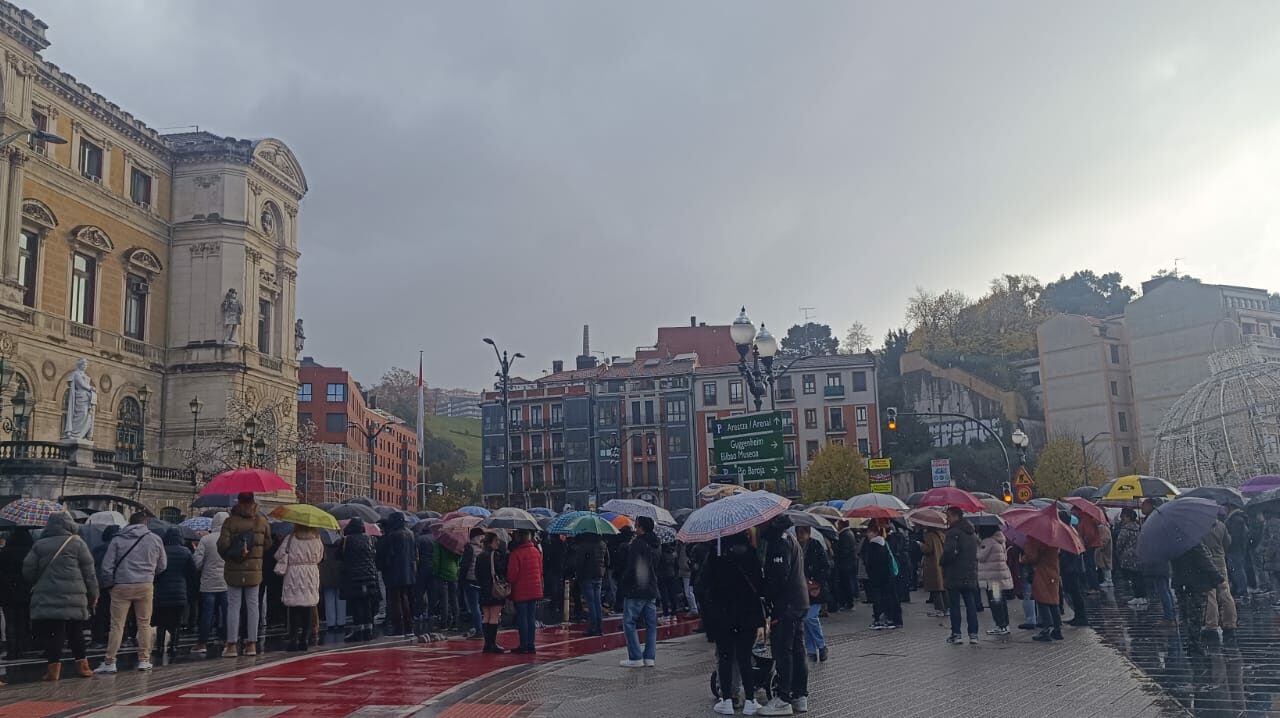 Los autónomos se manifiestan frente al ayuntamiento de Bilbao
