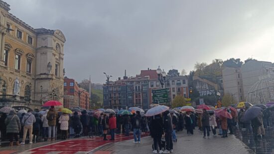 Los autónomos se manifiestan frente al ayuntamiento de Bilbao