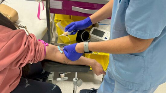 El sida todavía existe: Osakidetza insiste en  la detección precoz