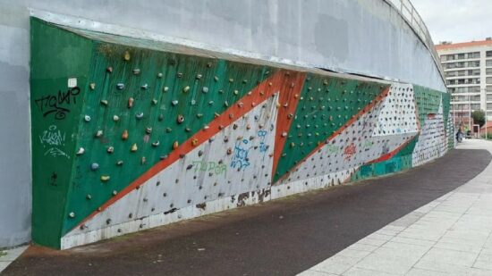 Bilbao renueva el rocódromo del parque Eskurtze, en Rekalde