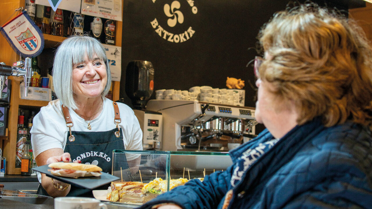 Comprar en Sondika es otra historia: el Ayuntamiento impulsa el comercio local con una campaña participativa