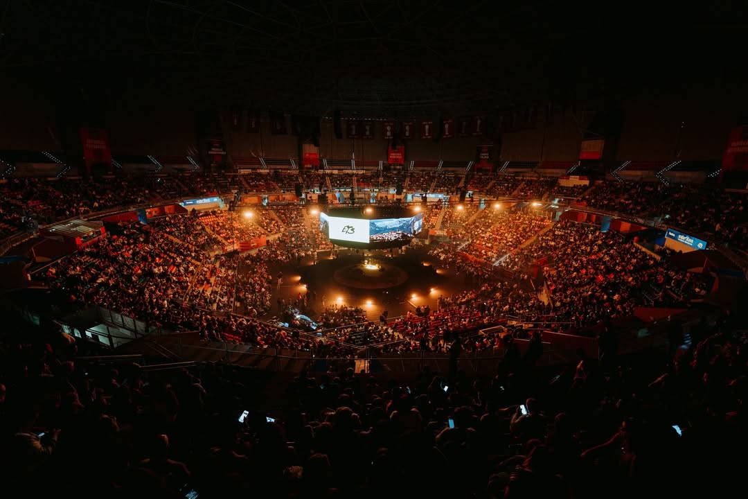 ETS llena el Buesa Arena en una noche histórica con la presentación de “KONKISTA”
