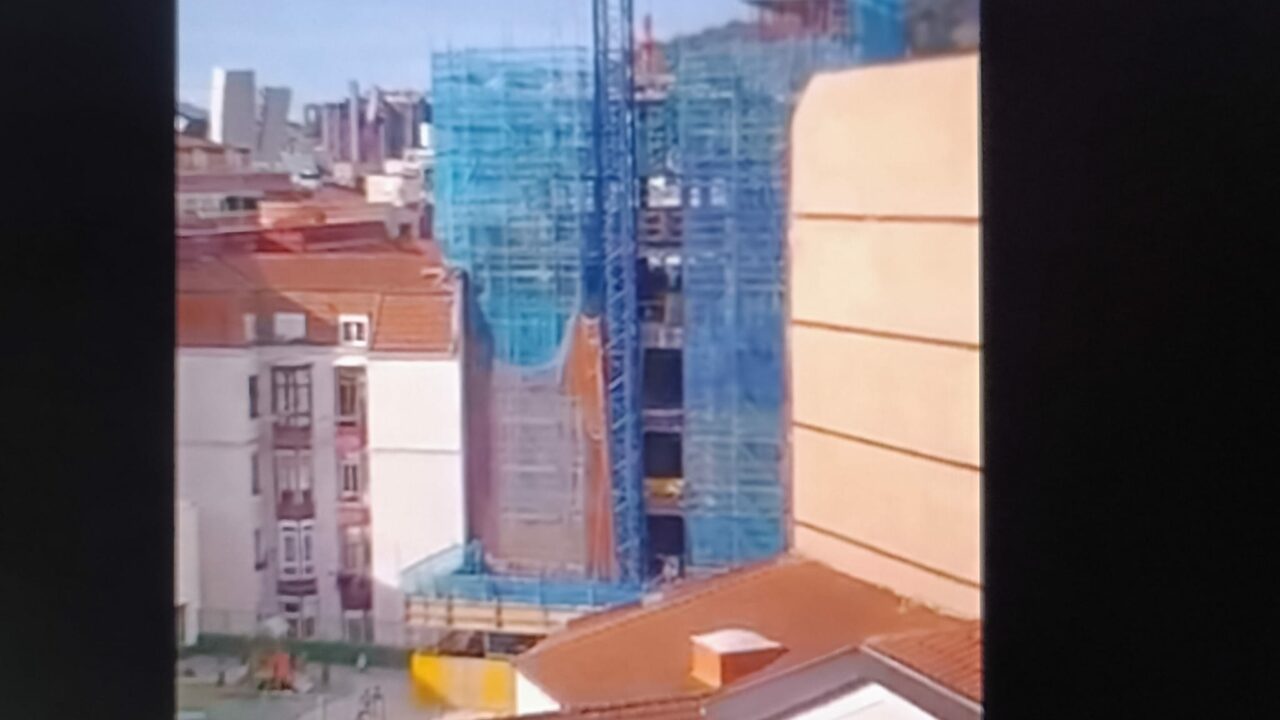 Padres del colegio Tiboli denuncian el riesgo de unas obras para los alumnos: “Puede pasar una desgracia”