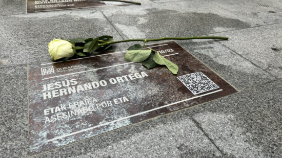 Vandalizan tres de las nueve placas colocadas en Durango en memoria de víctimas de ETA