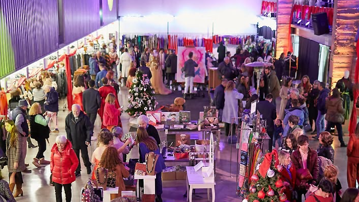Vuelve el Mercado Navideño Solidario: moda de archivo, descuentos y solidaridad en el atelier de Mercedes de Miguel