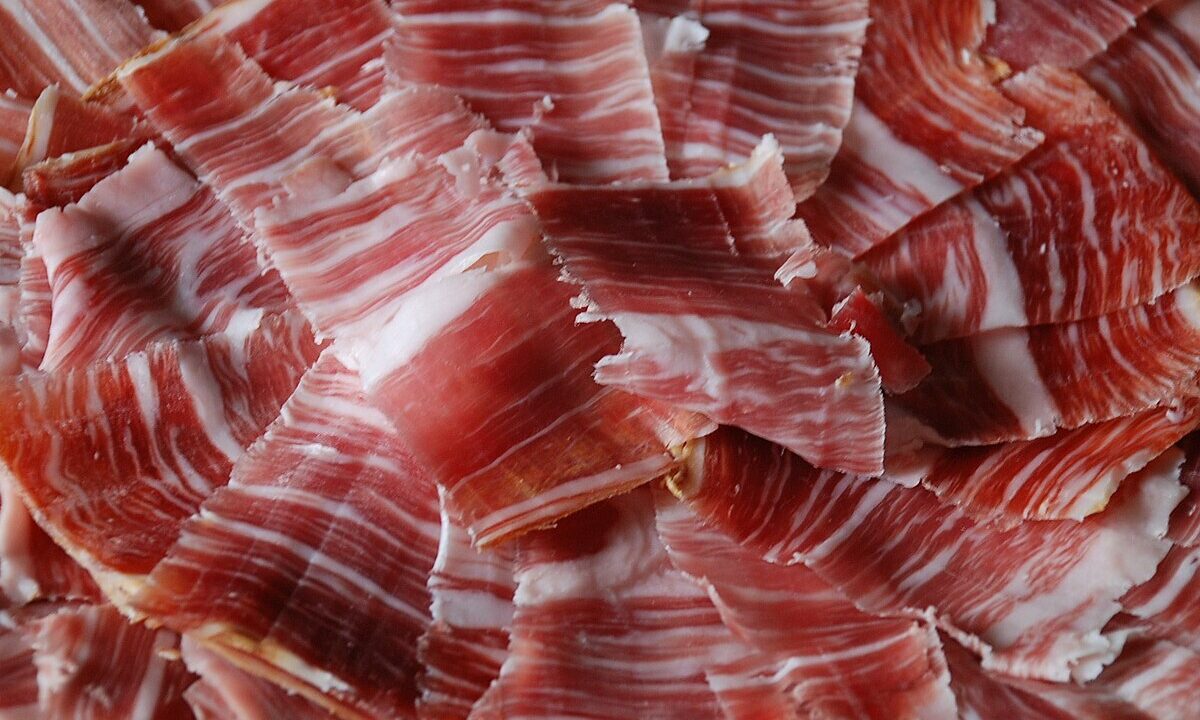 Cestas navideñas disparadas: el jamón ibérico y el cordero marcan precios históricos