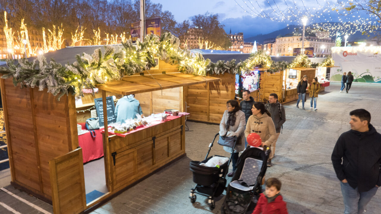 El Mercado Navideño de Bilbao abre en Doña Casilda con más casetas y un ambiente mágico