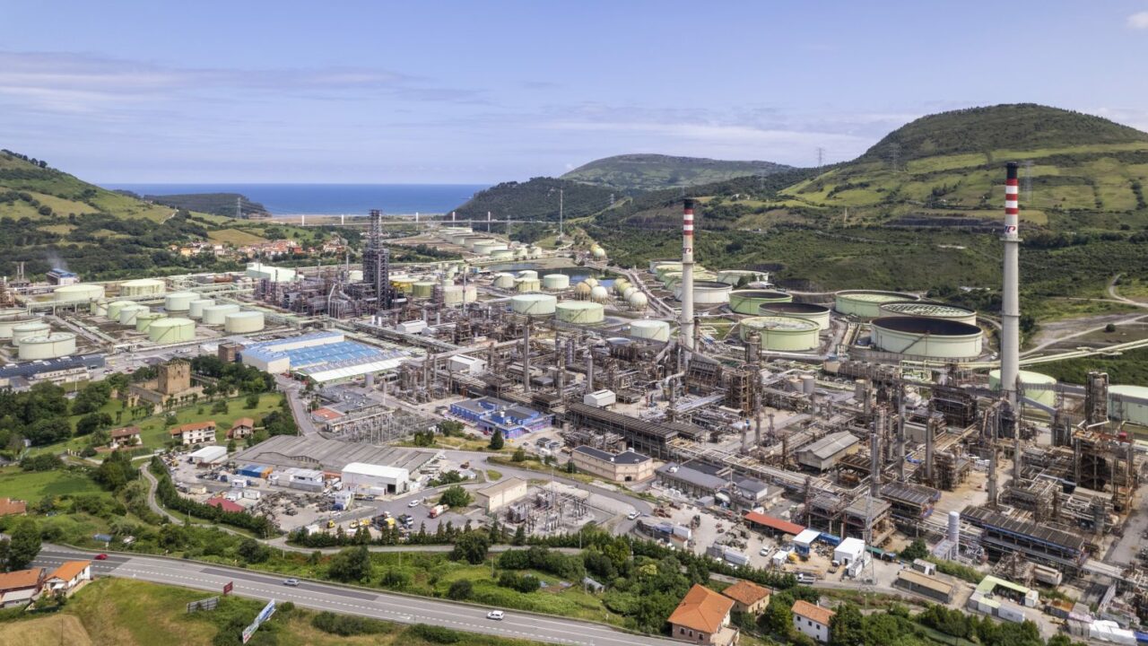 Una incidencia en un tanque de Petronor provoca un aumento localizado de benceno en Muskiz