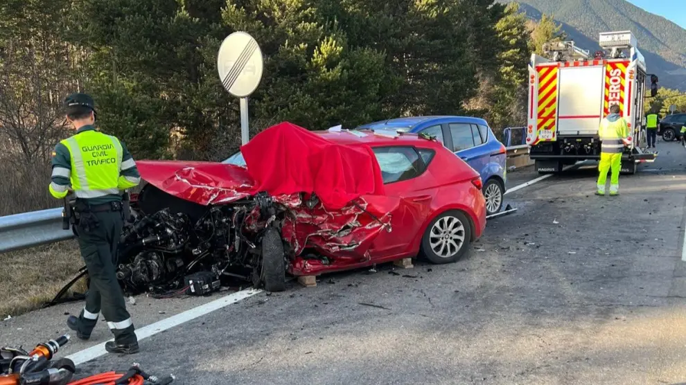 Un fallecido y seis heridos de una familia bizkaina en un accidente en Biescas