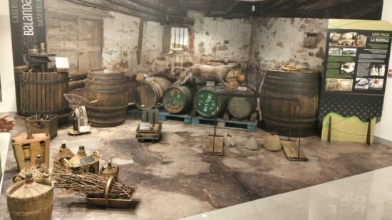 Esta es la recreación del histórico caserío Balanda en el Museo del Txakoli de Bakio