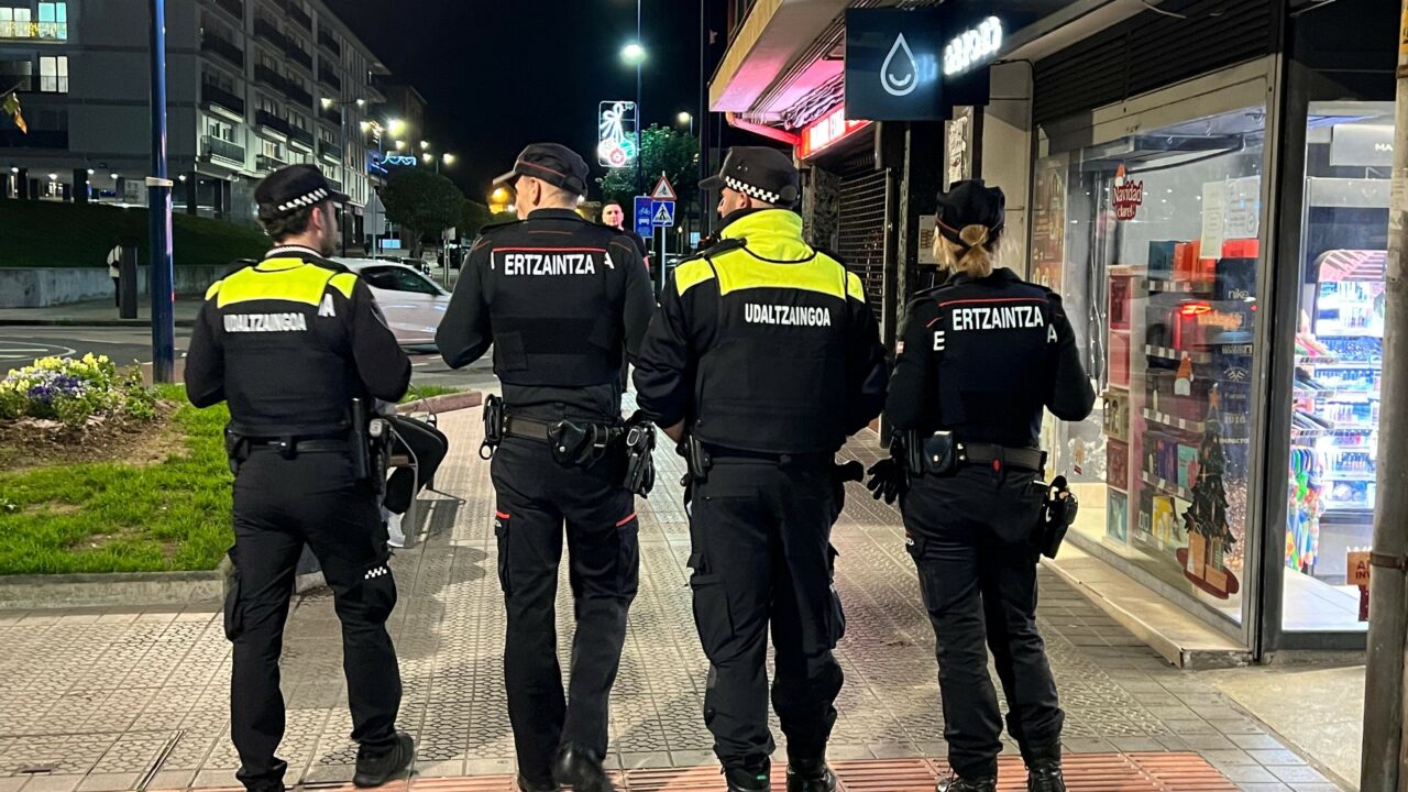 Ertzaintza y Policías Locales refuerzan la vigilancia en Bizkaia para una Navidad más segura
