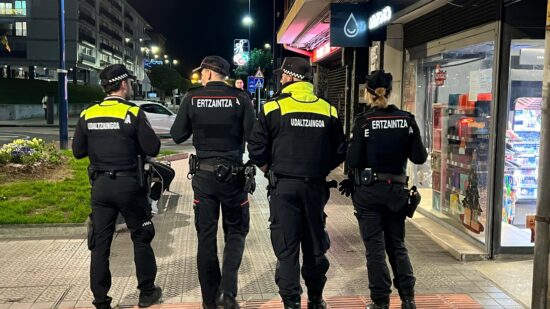 Ertzaintza y Policías Locales refuerzan la vigilancia en Bizkaia para una Navidad más segura