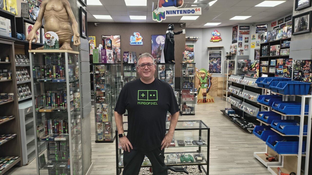 Mundopixel, la tienda retro más internacional de Bilbao: «El 90% de mis clientes son de fuera de Euskadi»