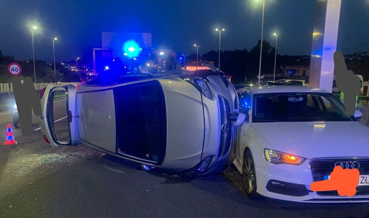 Retenciones kilométricas por un aparatoso accidente en Erandio con tres heridos