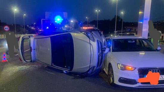 Retenciones kilométricas por un aparatoso accidente en Erandio con tres heridos