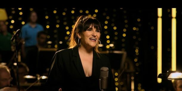 Así suena el nuevo villancico en euskera de Rozalén