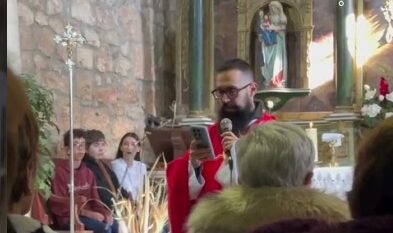 Un sacerdote de Burgos recita a Extremoduro en misa y se hace viral