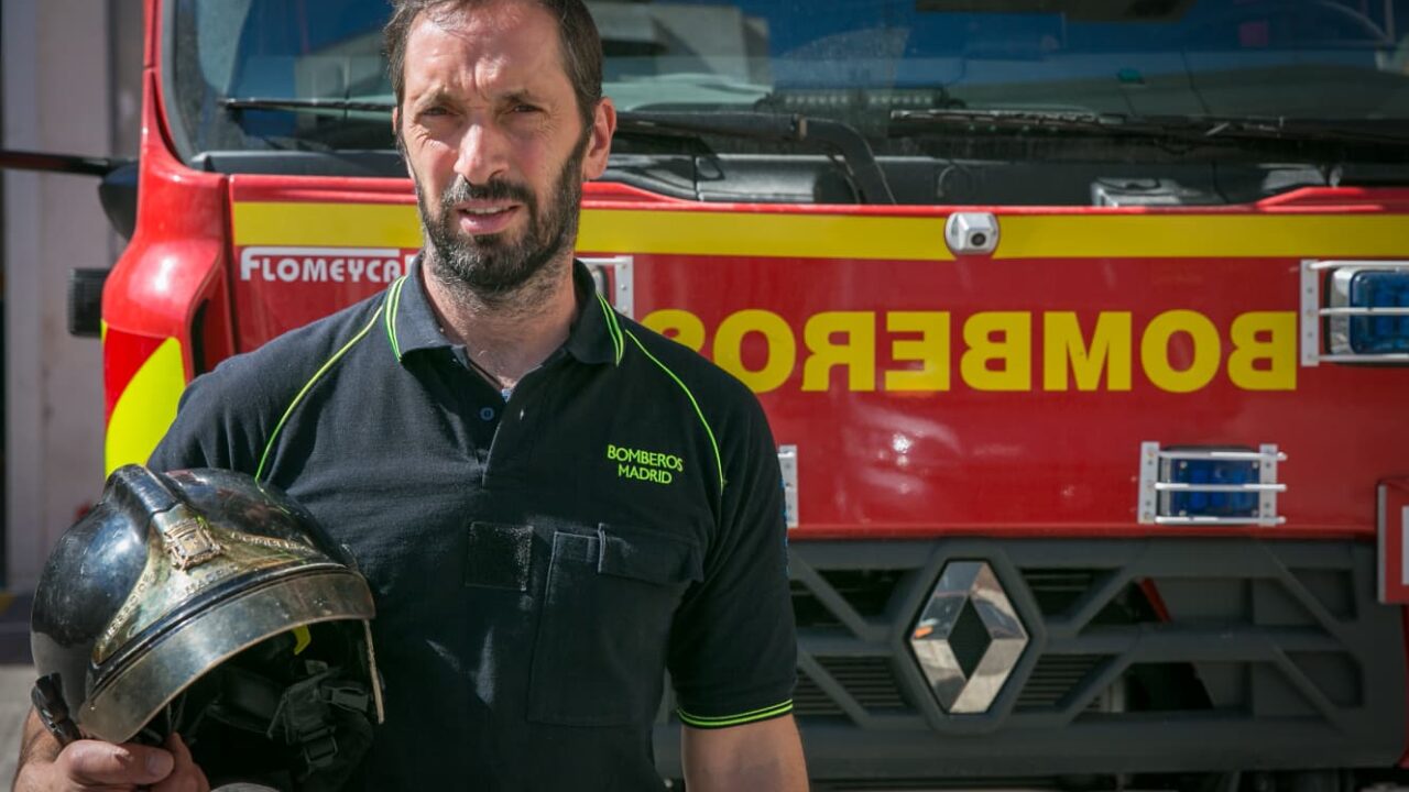 Sergio Tubío, bombero especialista en conductas suicidas: “El suicidio no se combate con cuerdas, sino escuchando”