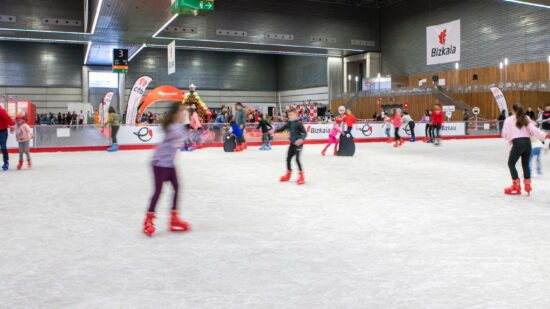 Esta Navidad no todo pasa por Bilbao: Santurtzi y Gernika-Lumo también tienen pista de hielo